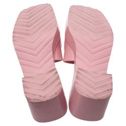 مملوكة مسبقًا Gucci Pink Rubber Slide Sandals Size 39