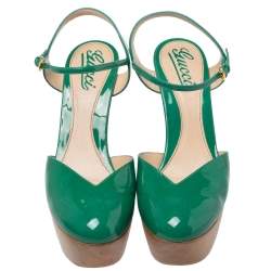 مملوكة مسبقًا Gucci Green Patent Leather Ankle Strap Wooden Platform Sandals Size 37.5