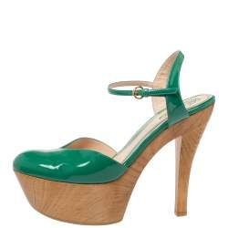 مملوكة مسبقًا Gucci Green Patent Leather Ankle Strap Wooden Platform Sandals Size 37.5