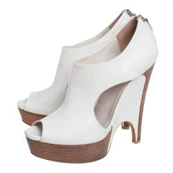 مملوكة مسبقًا Gucci White Leather Cut Out Peep Toe Platform Booties Size 39