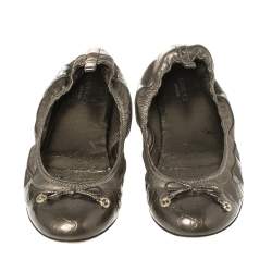 مملوكة مسبقًا حذاء باليرينا فلات غوتشي جلد غوتشيسيما أخضر زيتوني ميتاليك مقاس 39.5