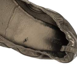 مملوكة مسبقًا حذاء باليرينا فلات غوتشي جلد غوتشيسيما أخضر زيتوني ميتاليك مقاس 39.5