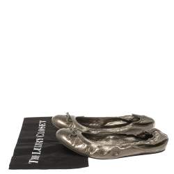 مملوكة مسبقًا حذاء باليرينا فلات غوتشي جلد غوتشيسيما أخضر زيتوني ميتاليك مقاس 39.5