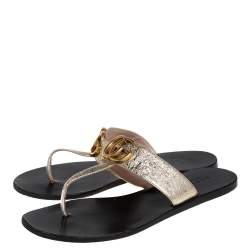 مملوكة مسبقًا Gucci Gold Foil Textured Leather GG Marmont Thong Flats Size 35.5