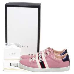 مملوكة مسبقًا حذاء رياضي غوتشي ايس منخفض من أعلى مزين مخطط غوتشي جلد وردي مقاس 38.5