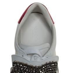 مملوكة مسبقًا حذاء رياضي غوتشي آيس جلد أبيض عنق منخفض مرصع بالخرز بشكل فيونكة مقاس 39