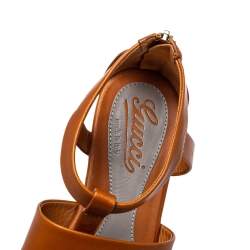 مملوكة مسبقًا Gucci Tan Leather T Strap Flat Sandals Size 36.5