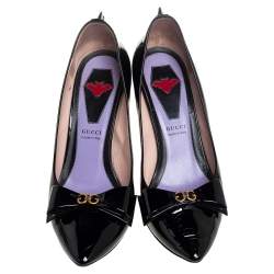 مملوكة مسبقًا Gucci Black Patent Leather Spiked Pumps Size 38