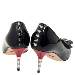 مملوكة مسبقًا Gucci Black Patent Leather Spiked Pumps Size 38