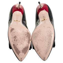 مملوكة مسبقًا Gucci Black Patent Leather Spiked Pumps Size 38