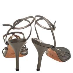 Pre Owned صندل غوتشي جلد رصاصي ميتاليك سيور مزينة شعار الماركة حرف جي متداخل مقاس 38