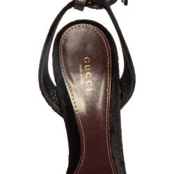 مملوكة مسبقًا Gucci Black Velvet Peep Toe Platform Ankle Strap Sandals Size 41
