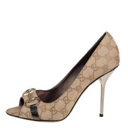 مملوكة مسبقًا Gucci Beige Canvas And Leather Horsebit Peep Toe Pumps Size 39.5