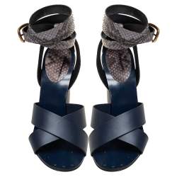 مملوكة مسبقًا صندل غوتشي سير كاحل سيور متعاكسة جلد وجلد ثعبان رمادي/ أزرق مقاس 38