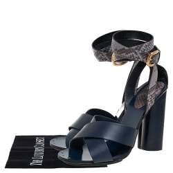 مملوكة مسبقًا صندل غوتشي سير كاحل سيور متعاكسة جلد وجلد ثعبان رمادي/ أزرق مقاس 38