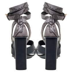 مملوكة مسبقًا صندل غوتشي سير كاحل سيور متعاكسة جلد وجلد ثعبان رمادي/ أزرق مقاس 38