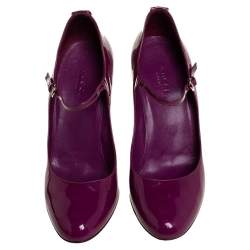 مملوكة مسبقًا حذاء كعب عالي غوتشي ماري جان جلد لامع بنفسجي مقاس 38.5