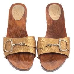 مملوكة مسبقًا صندل سلايد غوتشي جلد ذهبي مقاس 38