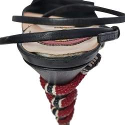 مملوكة مسبقًا صندل غوتشي سير كاحل كعب كينغسنيك جلد أسود مقاس 42