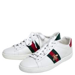 مملوكة مسبقًا حذاء رياضي غوتشي إيس جلد أبيض مطرز بنحلة بعنق منخفض مقاس 36.5