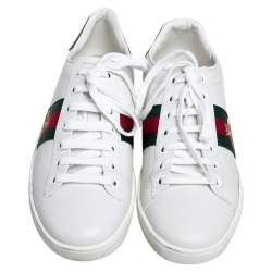 مملوكة مسبقًا حذاء رياضي غوتشي إيس جلد أبيض مطرز بنحلة بعنق منخفض مقاس 36.5