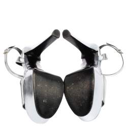 مملوكة مسبقًا Gucci Silver Patent Leather Platform Ankle Strap Sandals Size 40