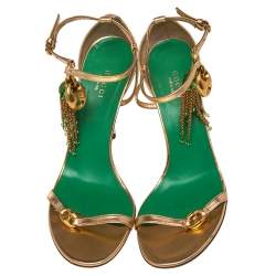 Pre Owned Gucci Metallic Gold Leather Charm Sandals Size 38.5