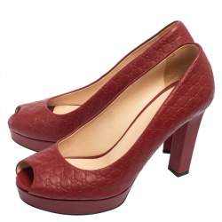 Pre Owned حذاء كعب عالى غوتشى جلد مايكروغوتشيسما أحمر مقدمة مفتوحة نعل سميك مقاس 38