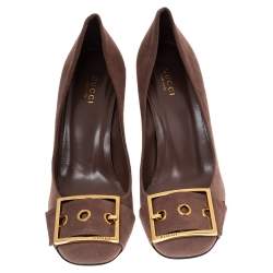 مملوكة مسبقًا حذاء كعب عالي غوتشي كعب عريض تفاصيل إبزيم سويدي بني مقاس 38.5