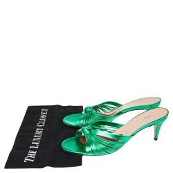 مملوكة مسبقًا صندل سلايد غوتشي جلد أخضر ميتاليك مزين عقدة مقاس 41.5