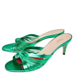 مملوكة مسبقًا صندل سلايد غوتشي جلد أخضر ميتاليك مزين عقدة مقاس 41.5