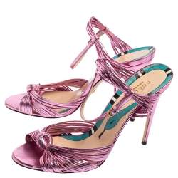 مملوكة مسبقًا صندل غوتشي عقدة ألي جلد سير وردي ميتالك مقاس 41