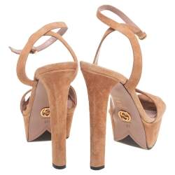 مملوكة مسبقًا Gucci Beige Suede Ankle Strap Platform Sandals Size 37