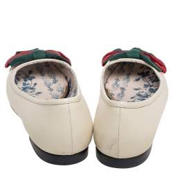 مملوكة مسبقًا حذاء باليرينا فلات غوتشي جلد أبيض/أسود مزين فيونكة ويب مقدمة سوداء مقاس 37.5