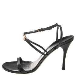 مملوكة مسبقًا Gucci Black Patent Leather Logo Ankle Strap Sandals Size 40