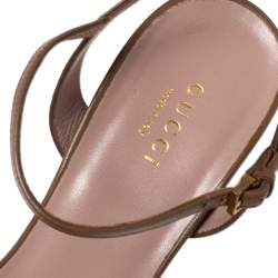 مملوكة مسبقًا صندل غوتشي كلودي سويدي بني بنعل سميك وحزام كاحل مقاس 37