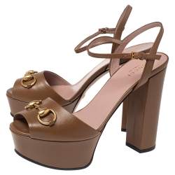 مملوكة مسبقًا صندل غوتشي كلودي سويدي بني بنعل سميك وحزام كاحل مقاس 37