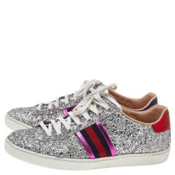 مملوكة مسبقًا حذاء رياضي غوتشي منخفض من أعلى ويب أيس جلد وغليتر فضي مقاس 38