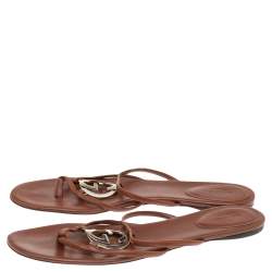 مملوكة مسبقًا صندل فلات إصبع غوتشي جلد جي جي بيج مقاس 40