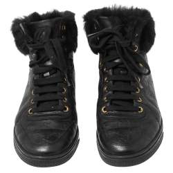 مملوكة مسبقًا حذاء رياضي غوتشي كادا جلد غوتشيسيما أسود حواف فرو عنق مرتفع مقاس 38.5