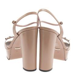 Pre Owned صندل غوتشي هورسبيت جلد بيج لامع بحزام للكاحل نعل سميك مقاس 39