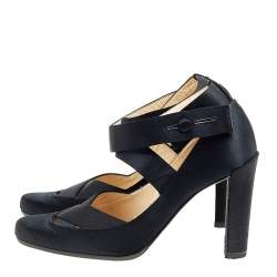 مملوكة مسبقًا Gucci Vintage Black Satin Ankle Strap Pumps Size 38