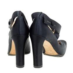مملوكة مسبقًا Gucci Vintage Black Satin Ankle Strap Pumps Size 38