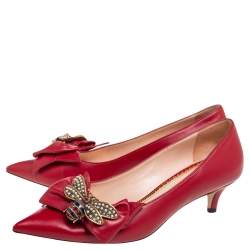 مملوكة مسبقًا حذاء كعب عالى غوتشي مقدمة مدببة فيونكة كوين مارغريت جلد أحمر مقاس 38.5