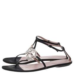 مملوكة مسبقًا صندل فلات غوتشي ساتان أسود مزين جي جي متداخل مزخرف كريستال سير كاحل مقاس 40