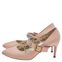 مملوكة مسبقًا حذاء كعب عالي غوتشي سيلفي ماري جين جلد بيج مزخرف كريستال مقاس 37