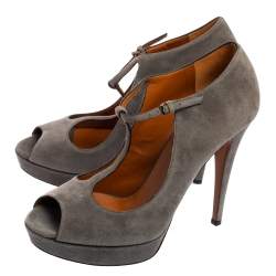 Pre Owned Gucci Grey Suede Peep-Toe Platform T-Strap Sandals Size 38