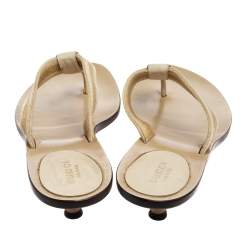 مملوكة مسبقًا صندل سلايد إصبع غوتشي جلد وكانفاس بيج مزين حرف جي متداخل مقاس 38.5