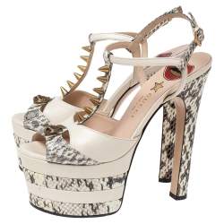 Pre Owned صندل غوتشي إنجل جلد وجلد ثعبان مائي بني / بيج مقدمة مفتوحة ونعل سميك ترصيع سبايك مقاس 36