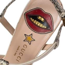 Pre Owned صندل غوتشي إنجل جلد وجلد ثعبان مائي بني / بيج مقدمة مفتوحة ونعل سميك ترصيع سبايك مقاس 36